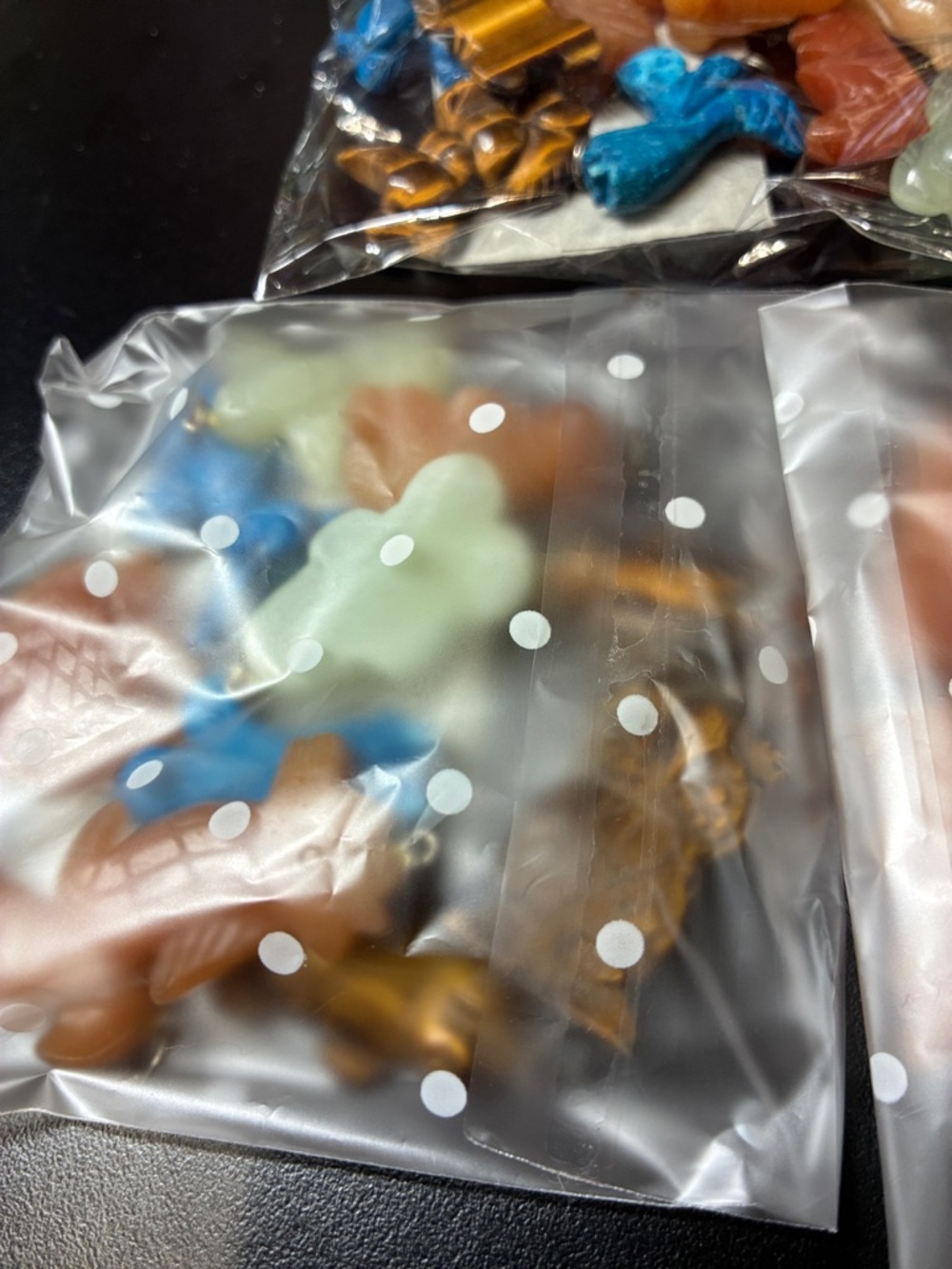 Mixed gemstone carved Animal Shaped Multicolor pendants - Picture 7 of 10